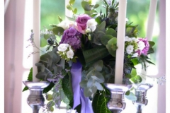 Chandelier blanc et violet